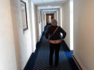 Milf showing off them thick cheeks at the hotel 1 of 7
