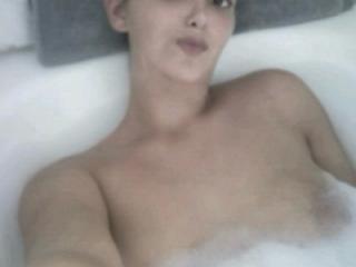 Ellen1985 sexy nude 1 of 11