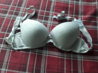 Bras. 9 of 20