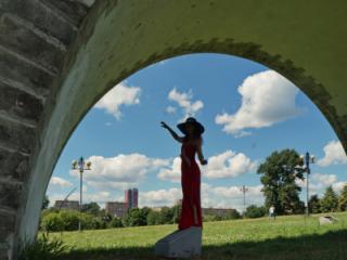 under the arch of the aqueduct 17 of 18