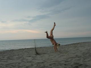 Gimnastic on the beach? 4 of 16