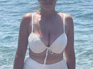 Busty hot wife 3 of 9