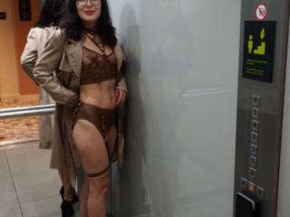 Flashing in the Hotel: A Bold Moment on the Floor 🔥😍