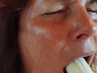 the big banana duel, kiss GrannyGila 6 of 20