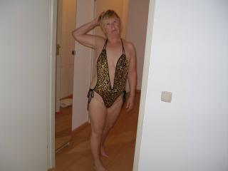 Milf preparing for a hot time wants comments 3 of 7