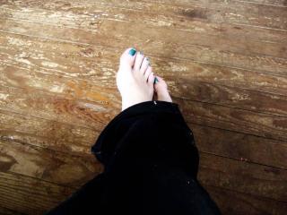 Painted toes 3 of 6