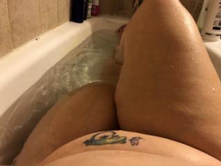 Feeling sexy in the tub 2 of 17