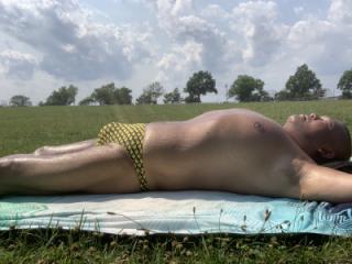 Yellow patterned bikini in Bayonne Park. Taste me!!! 4 of 20