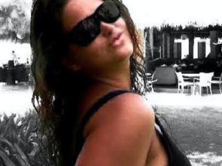 Ellen1985 sexy beach 2 of 5