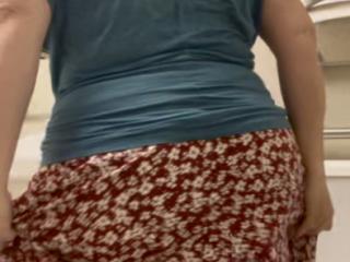 Under The Queen’s Dress at Work 6 of 20