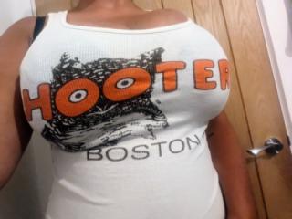 How are you tipping your Hooters Waitress? 13 of 15