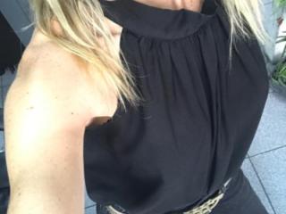 Selfie Addict! I love your sexual comments! Heidi HotWife 10 of 17