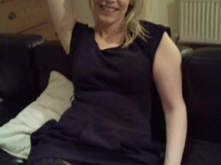 Sexy Slut Joanne Posing 2 of 11