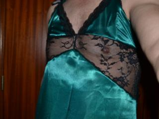 A new satin green nightgown 5 of 16