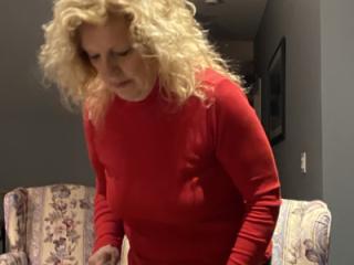 iN all soets of poases in lingerie and nudity! 17 of 20