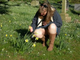 Amanda i upskirt poses 3 of 4