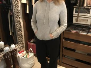 HOTWIFE SERVING A FRIEND