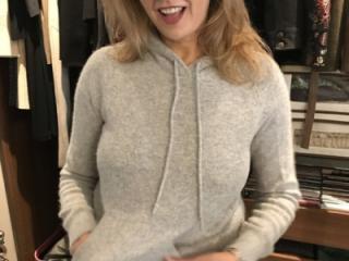 Giving head to a friend 2 of 11