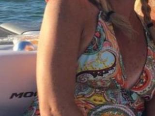 Pretty and Petite 4 of 6