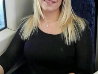 Pretty UK Blonde Posing 4 of 20