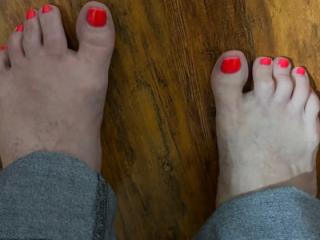 Bbw wife's sexy hot toes 3 of 6