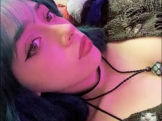 my 19 yr old gf exposed 4 of 18