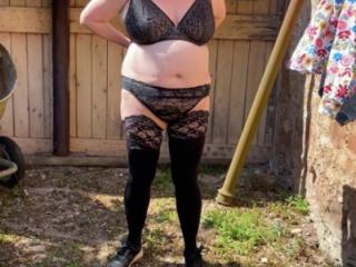 Granny outdoor strip pics