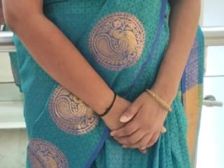 Sharmila Hot girl pics 1 of 7