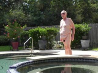 Tom (1) Living in the Nude 18 of 19