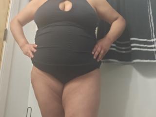 Girlfriend getting ready for the pool 6 of 8