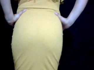 Yellow dress latina 1 of 4