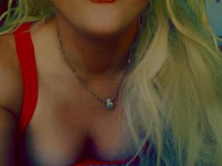 I’m a hot wife, right? 4 of 6