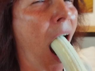 the big banana duel, kiss GrannyGila 3 of 20