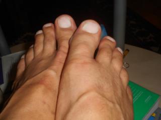 feet toes 1 of 4