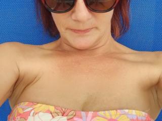 Hot photo of girl 2 of 4