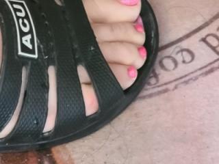 Toes and feet 1 of 4