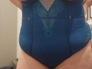Beautiful BBW wife busting out of lingerie. 5 of 9