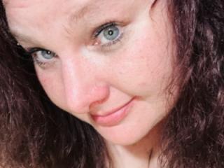 Curvy sweet wife is both naughty and nice! 4 of 13