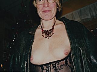 Lisa bottomless, naked 5 of 9