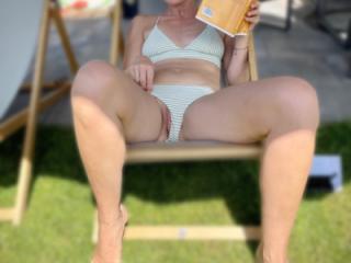 Spread legs in the garden 5 of 5