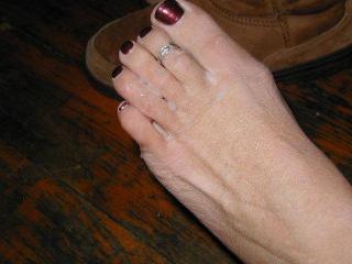 Your cum off her toes!!