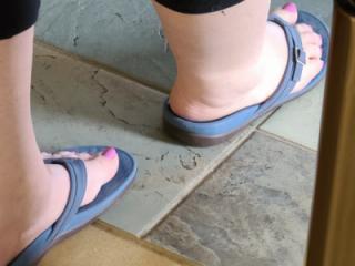 Pink toes flip flops 4 of 5
