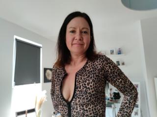 Jeannie in Leopard Top - Posing and Blowjob 11 of 19