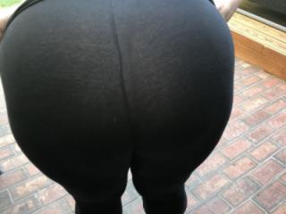 I love showing my cameltoe in leggings - 11 of 20 - Adultism