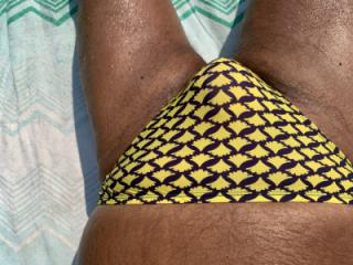 Yellow patterned bikini in Bayonne Park. Taste me!!! 17 of 20