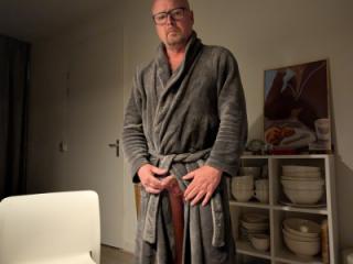 Me full naked