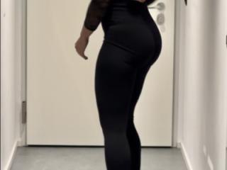 Sober shopping outfit