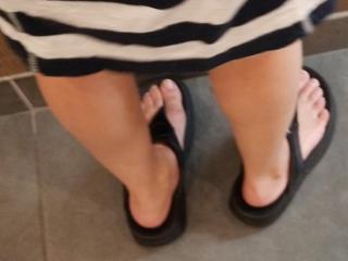 Mature Asian girlfriend's candid feet 1 of 7