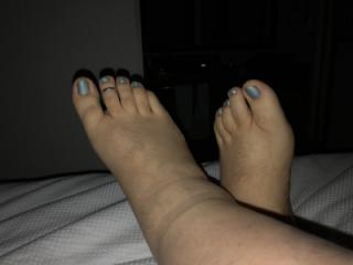 Male toe ring polish feet 1 of 4