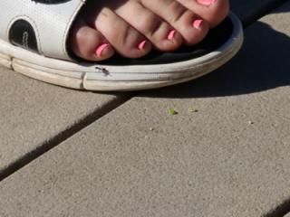 Pink toes 2 of 7